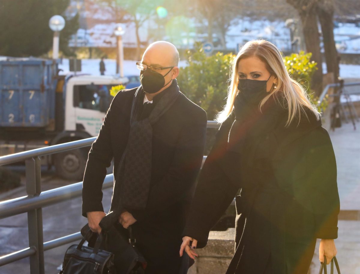 Caso Máster: Cifuentes afirma que entregó el TFM y responsabiliza a la universidad de la falsificación del acta