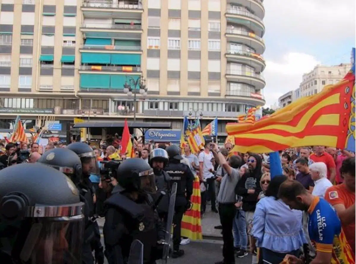 Proponen juzgar a 28 personas por tratar de impedir de forma violenta una manifestación en Valencia en 2017