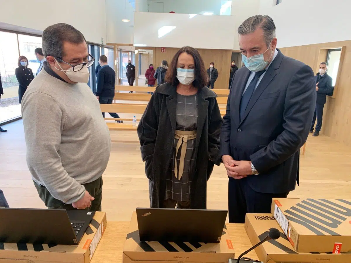La Comunidad de Madrid compra 4.000 ordenadores portátiles para impulsar el teletrabajo y la modernización de la Justicia