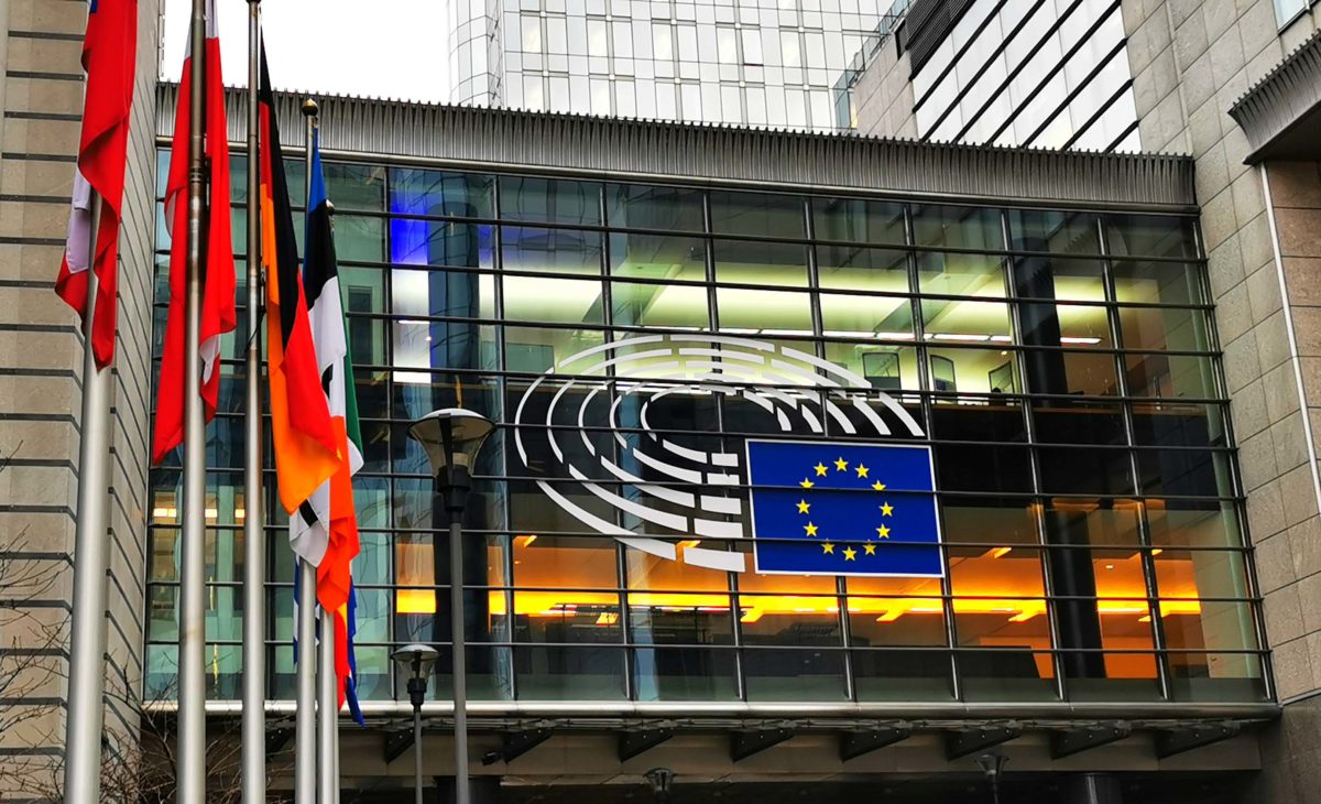 La AJFV envía al Parlamento Europeo un informe que demuestra «el ataque sistemático y generalizado a los jueces»