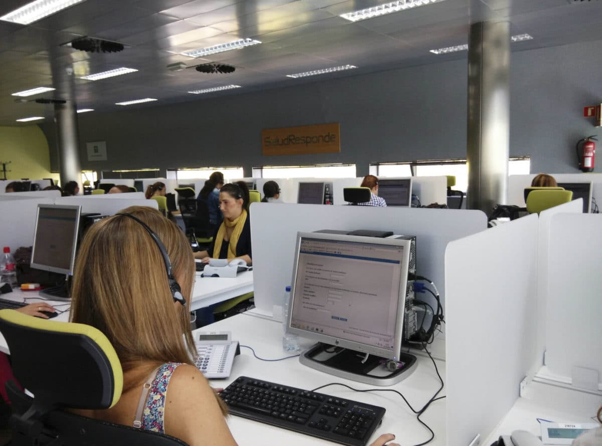 Los Servicios de Atención al Cliente de los operadores de telecomunicación vulneran en ocasiones la intimidad y la privacidad