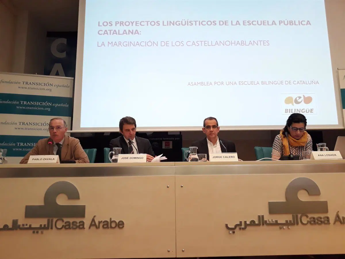 La AEB constata ‘un fuerte sesgo lingüístico y político independentista’ en la compra de libros infantiles de las bibliotecas públicas en Cataluña