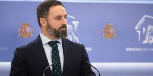 La Fiscalía investigará la denuncia del PSOE contra Abascal por hablar de "colgar de los pies Sánchez" en una entrevista