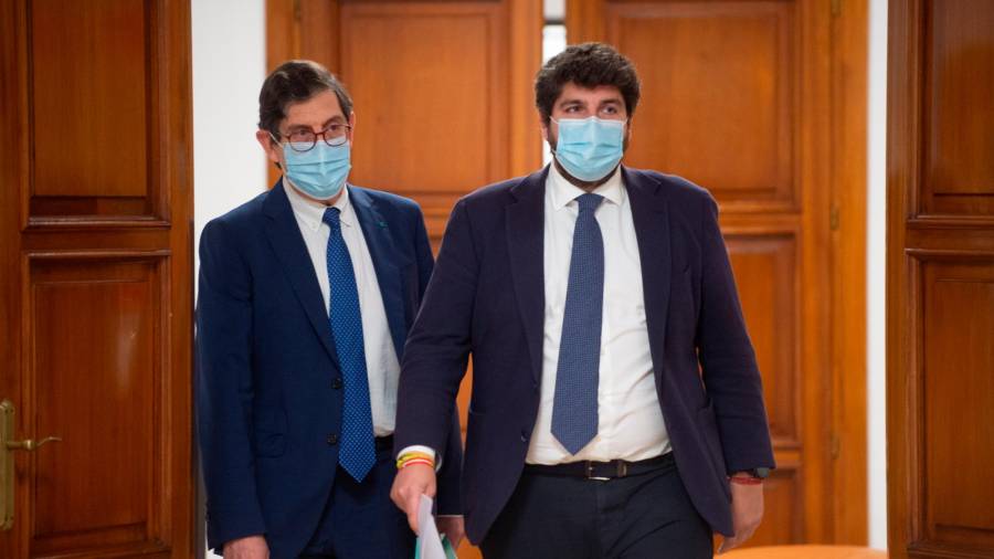 El PP llega a un acuerdo con tres diputados de Cs para que no salga adelante la moción de censura en Murcia