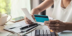 Las asociaciones del sector aprueban un plan de acción con cinco ejes para mejorar los derechos de los consumidores