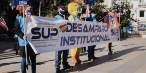 El SUP se concentra frente al Congreso para denunciar 'la situación de desamparo institucional que sufren los policías'