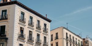 La AEPD impone una multa de 15.000 euros a una comunidad de propietarios por publicar las actas de una reunión sin anonimizar
