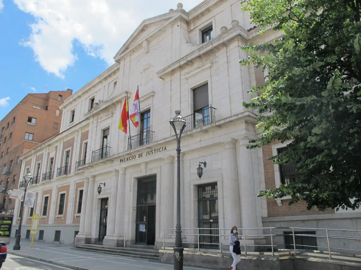 La Audiencia de Valladolid pide investigar por denuncia falsa a una madre por si manipuló a su hija para que denunciara abusos y privar al padre de la custodia compartida