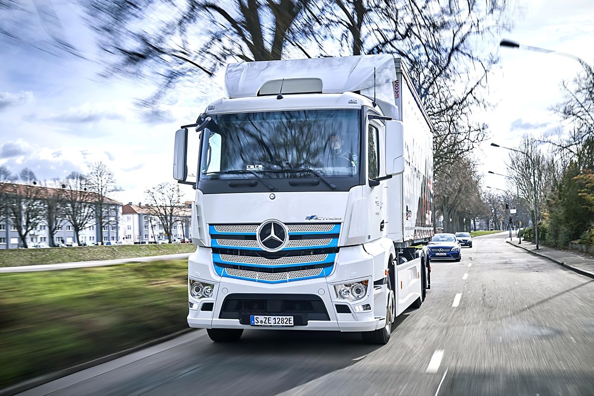 El TJUE establece que se puede reclamar el resarcimiento de los daños a una filial del grupo Daimler por el cártel de camiones