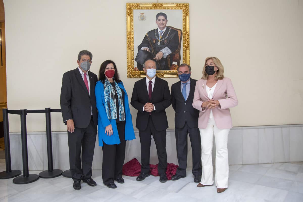 José Joaquín Gallardo, quien fuera decano del Colegio de Abogados de Sevilla durante 24 años, ya tiene su cuadro oficial