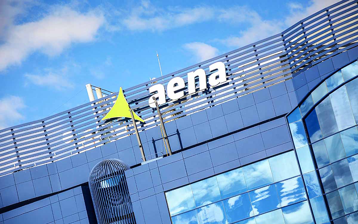 AENA se ve forzada a bajar los alquileres de los locales en los aeropuertos pero no conjura la incertidumbre