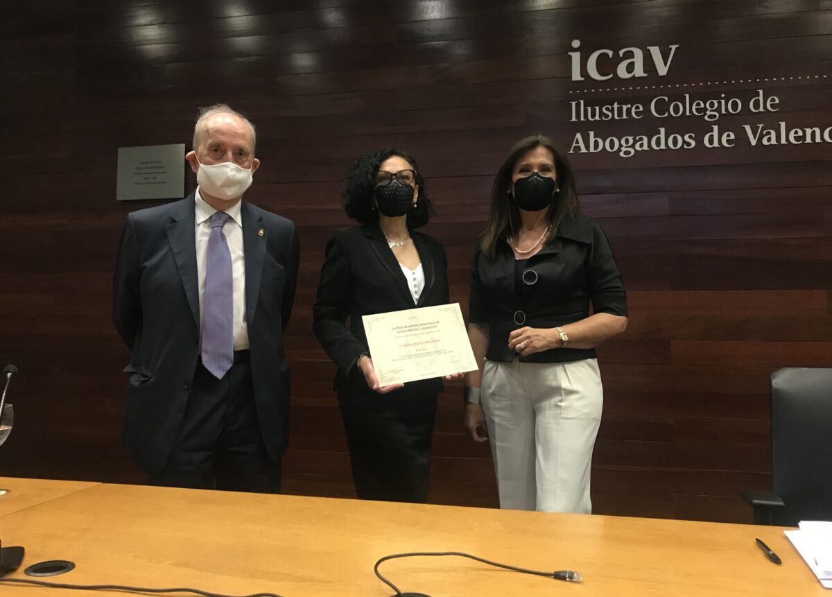 María Dolores Mas Badía recibe el premio de Estudios Jurídicos de la Real Academia Valenciana de Jurisprudencia y Legislación