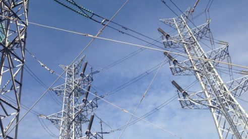 La CNMC advierte que algunas eléctricas han elevado un 30% el término de energía medio facturado