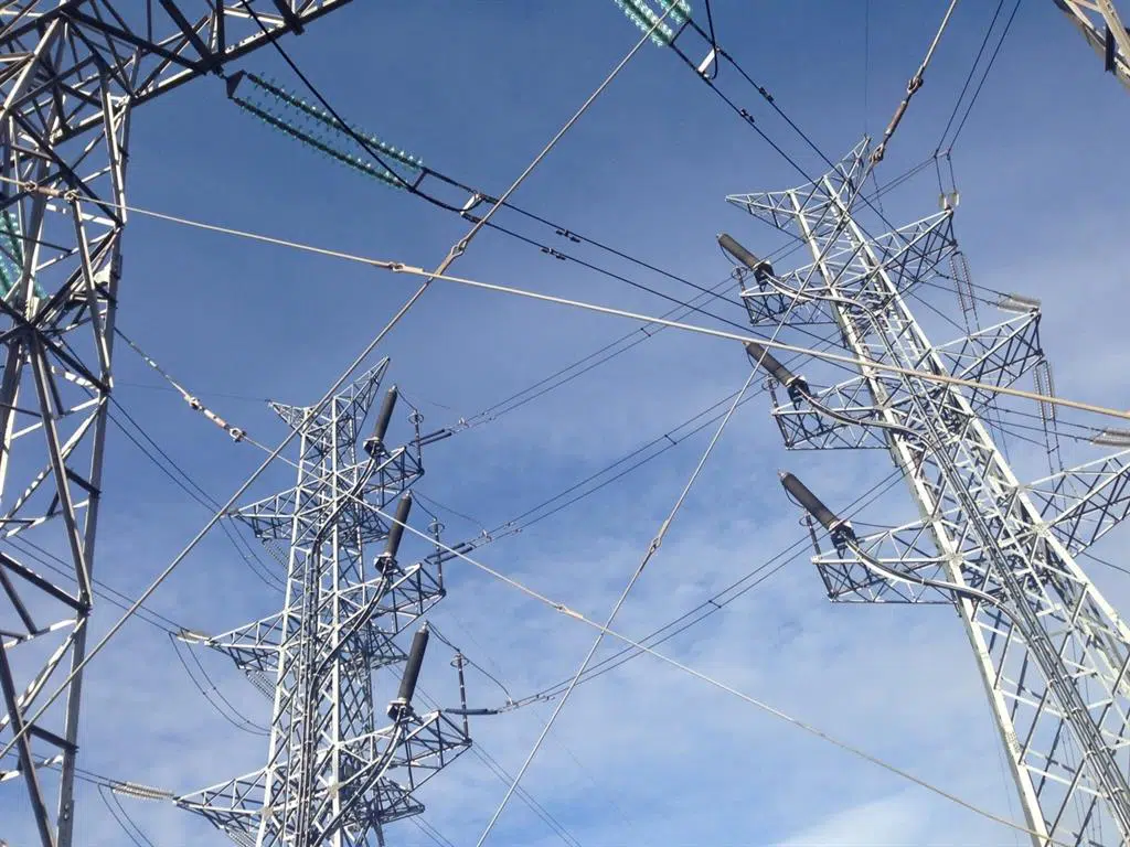 La CNMC advierte que algunas eléctricas han elevado un 30% el término de energía medio facturado