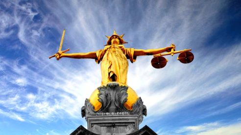 ¿Quién se inventó lo de la balanza y la mujer portándola en una mano y la espada en la otra para simbolizar a la Justicia?