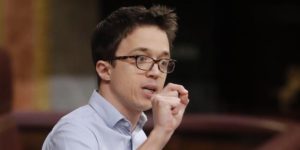 Mouliáa no descarta que Errejón le echase algo en la copa y asegura que el político la tocó a pesar de que se negó