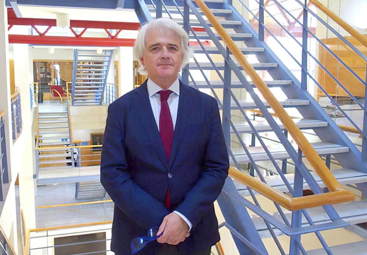 Salvador González Martín, decano del Colegio de Abogados de Málaga: «El voto electrónico es seguro y permite una representatividad mayor»