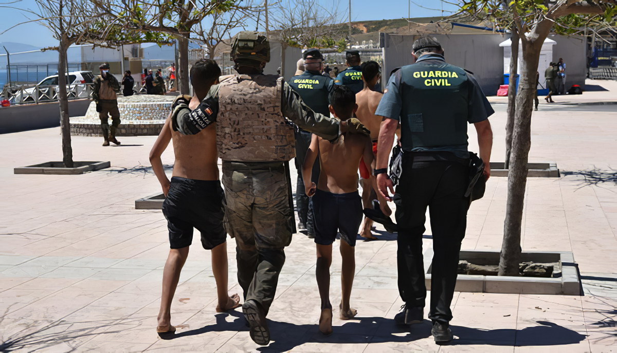 La Policía Nacional devuelve a Marruecos otros 15 menores que entraron irregularmente en Ceuta en mayo pasado