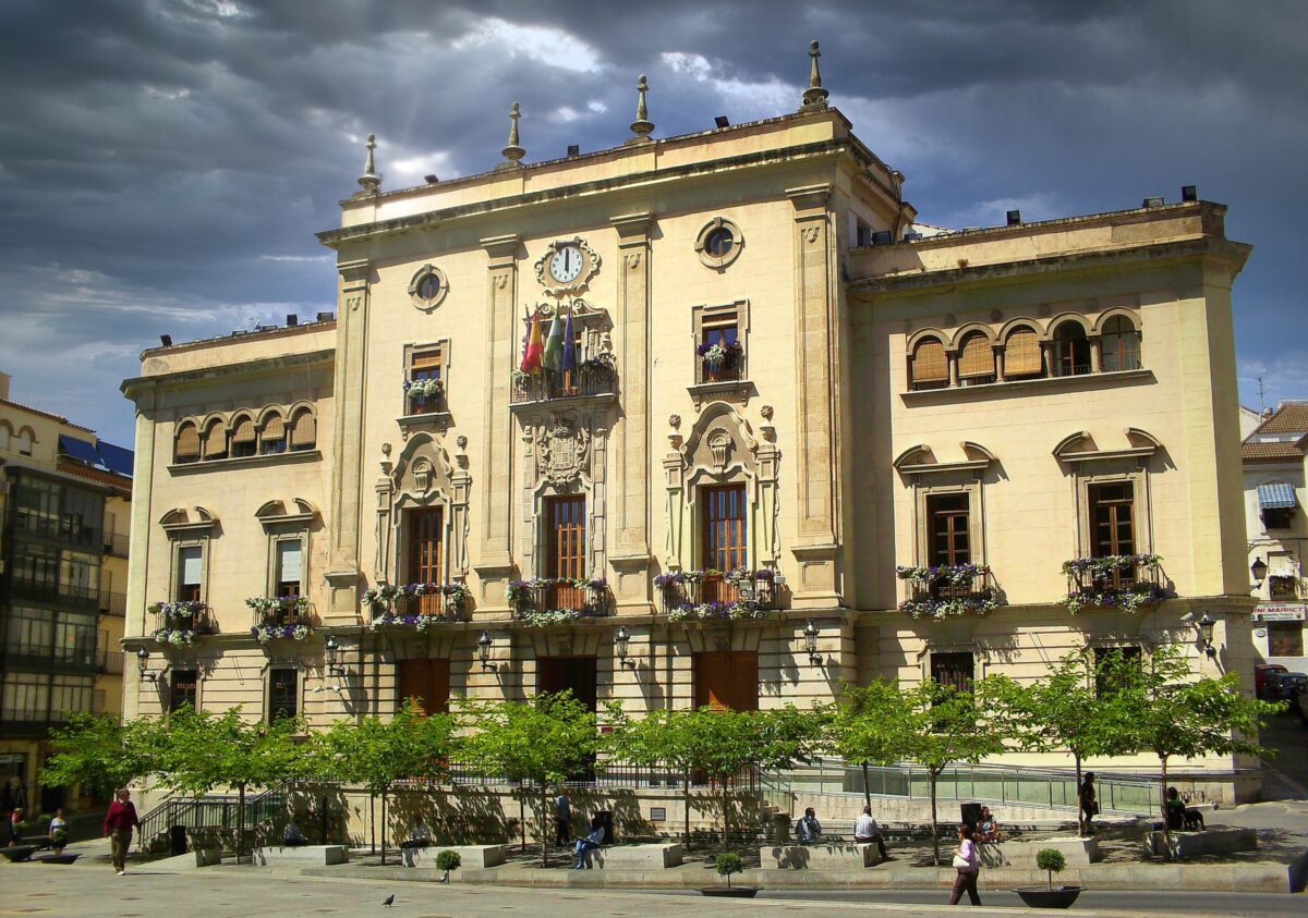 La deuda de un centenar de ayuntamientos españoles con pymes y autónomos asciende a 213 millones de euros