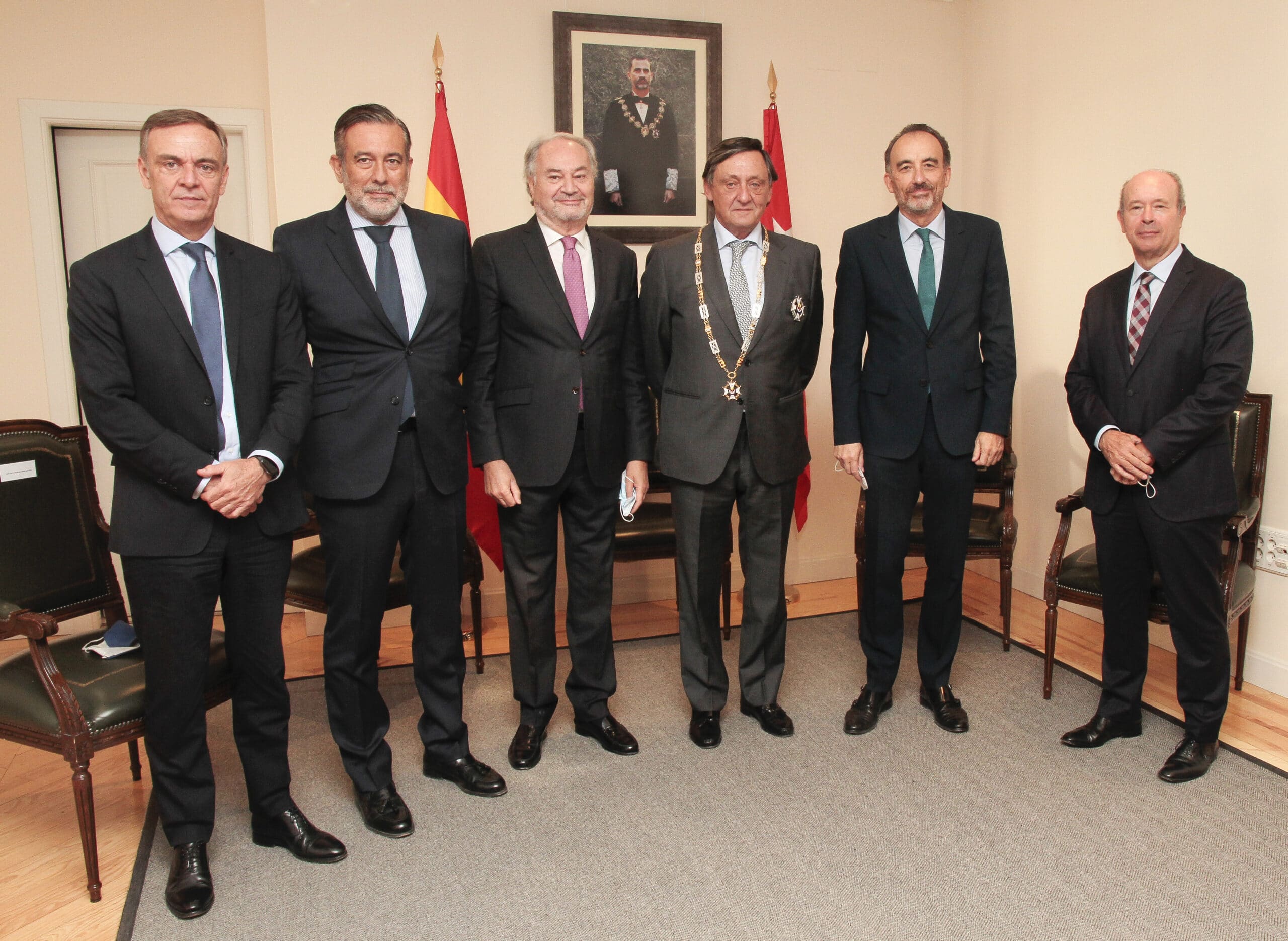 Gabriel María de Diego, decano de los procuradores madrileños, recibe la Cruz de Honor de San Raimundo de Peñafort