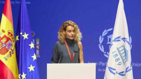 La presidenta del Congreso de los Diputados alerta de que el populismo y la polarización amenazan la democracia
