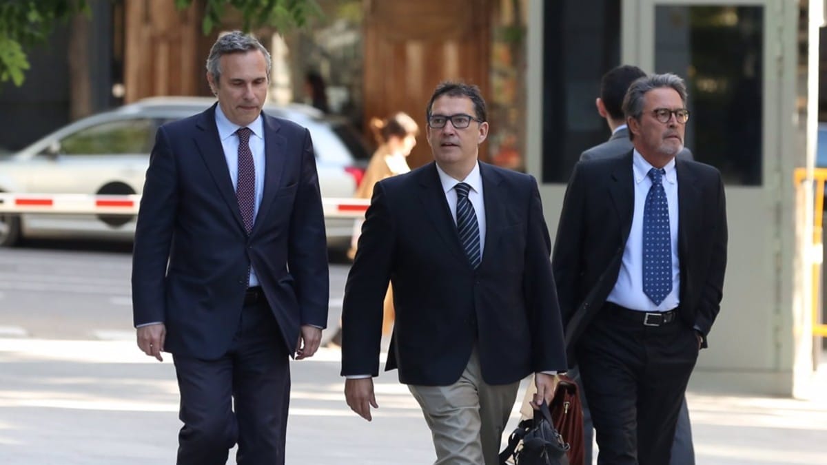 La Fiscalía pide 3 años de cárcel y 17 años de inhabilitación para el jefe de la oficina de Puigdemont