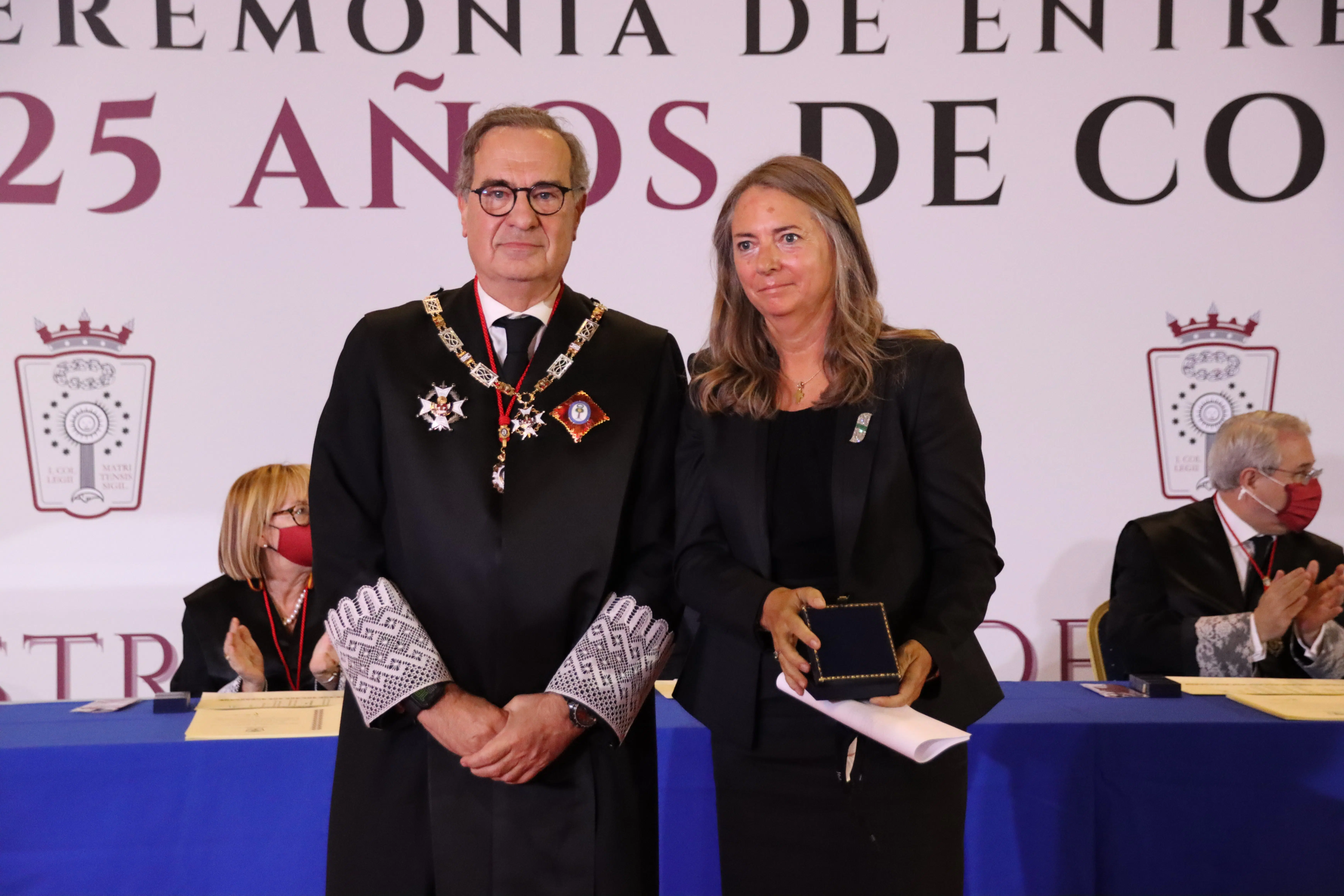 El ICAM homenajea a Jimmy Baker y a Rodrigo Uría, dos «gigantes» de la abogacía de los negocios, con medallas de honor a título póstumo