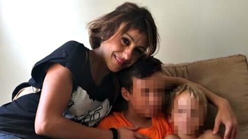 Un juez ordena a la policía que investigue un grupo de WhatsApp que el abogado de Juana Rivas compartía con 103 periodistas