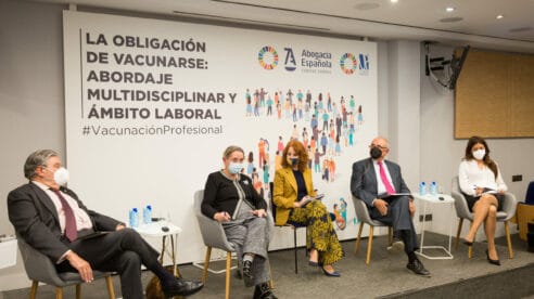 La vacunación obligatoria contra el Covid no es legal ni necesaria en España, según los expertos