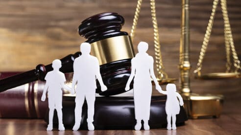 Una condena penal por sustracción de menores no implica la privación de la patria potestad, según la Audiencia de Badajoz