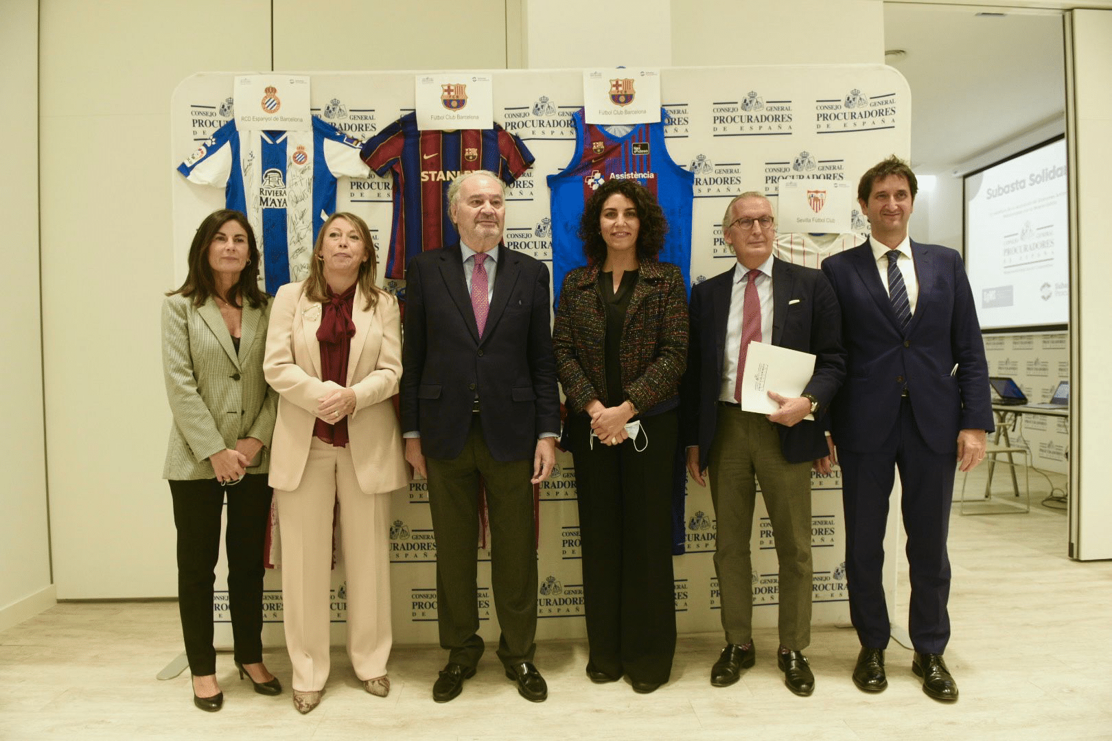 Los procuradores ponen en marcha una subasta solidaria para hacer frente a los efectos de la muerte súbita