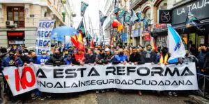 Miles de policías protestan contra la reforma de la 'ley mordaza': "Está en peligro el respeto a los derechos de todos"