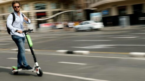 Polémica ante la nueva Ley de Tráfico al no incluir la obligatoriedad del seguro de responsabilidad civil de los patinetes