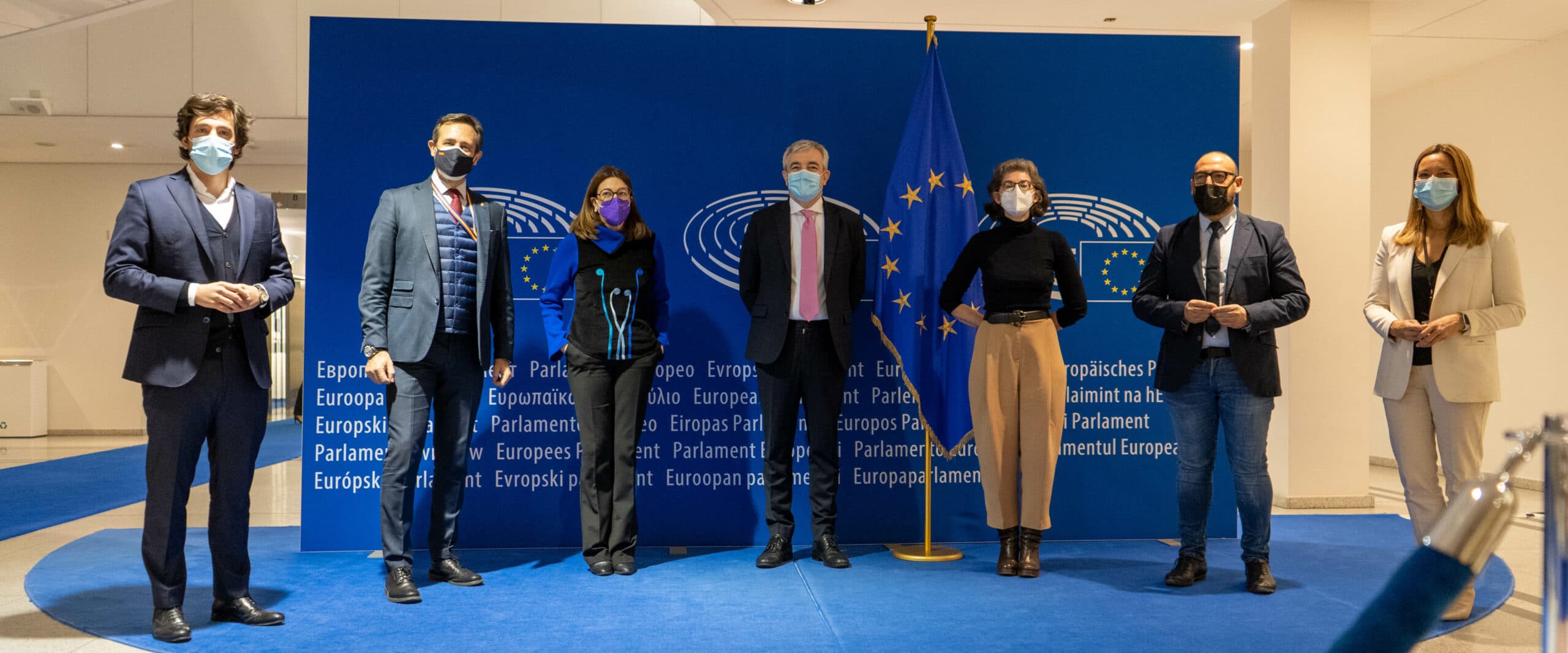 Cs pide a la Comisión Europea que investigue la discriminación a quien quiere estudiar en español en Cataluña tras el acoso a la familia de Canet de Mar