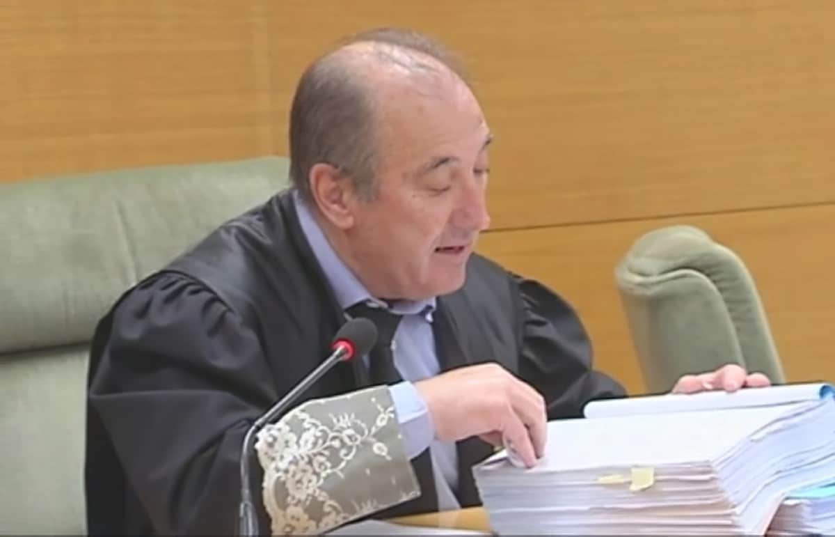 El juez del caso Juana Rivas planta cara pública a los ataques mediáticos y políticos contra su persona