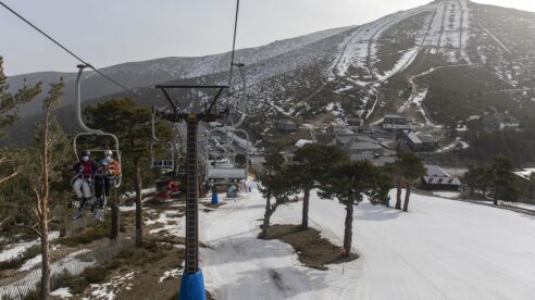 El TSJ de Castilla y León rechaza paralizar cautelarmente la actividad de la estación de esquí de Navacerrada