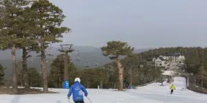 El TSJ de Castilla y León deniega la paralización cautelar de la actividad en la estación de esquí de Navacerrada como pedía el Gobierno