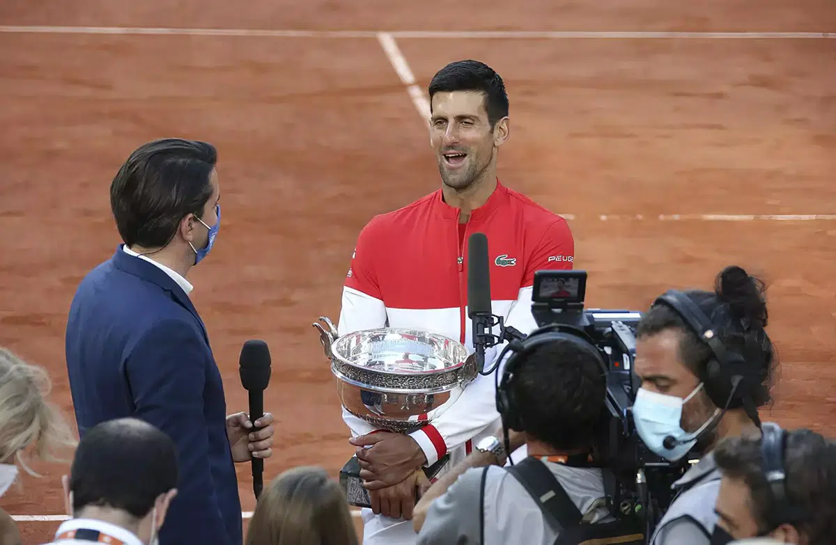 Autoridades australianas suspendem deportação de Novak Djokovic