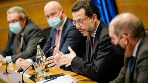 El consejero de Hacienda de la CAM: «Hay que acabar con la burocracia que impide poner en marcha buenas ideas»