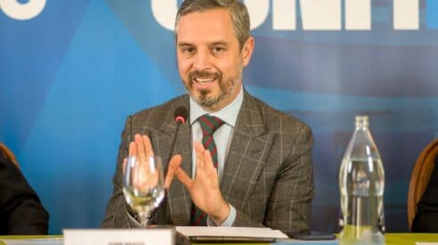 La simplificación administrativa es la clave para el crecimiento de las CCAA, según el consejero de Hacienda de la Junta de Andalucía