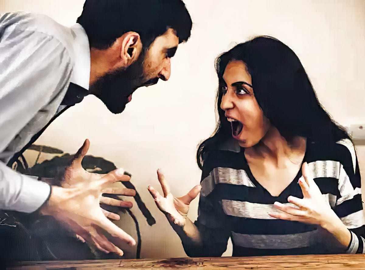 Aviso: Si espías el móvil de tu pareja puedes terminar con tus huesos en la cárcel cumpliendo una condena de hasta 4 años