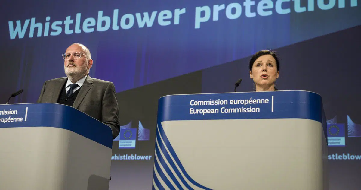 Bruselas abre procedimiento sancionador a España y a otros 23 países por no transponer la Directiva «Whistleblowing»