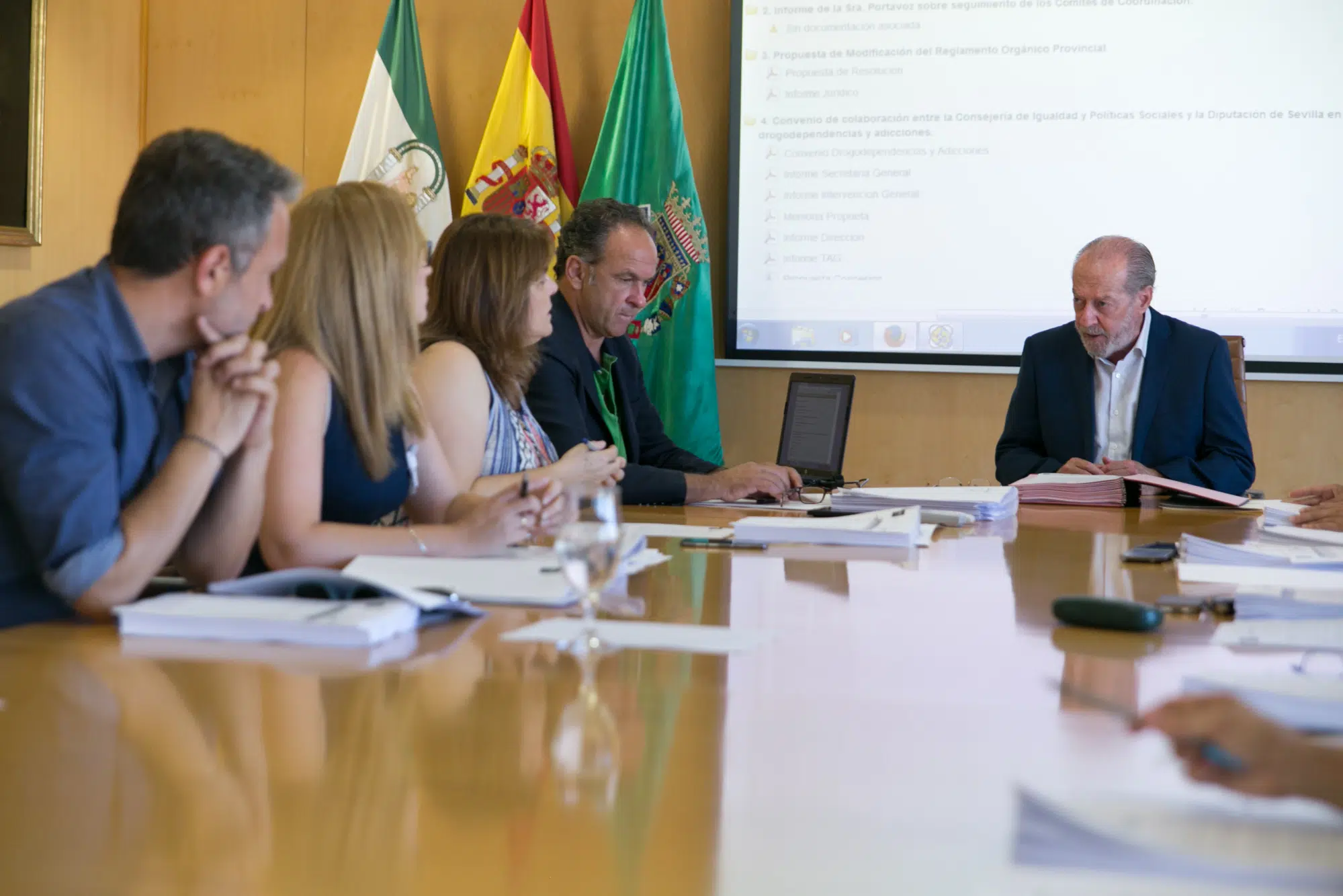 El acuerdo de cinco sindicatos con la Diputación de Sevilla, inducido por la ATD, hará fijos a casi 600 interinos