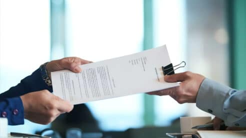 La interpretación restrictiva de los jueces de la rebus sic stantibus reduce su impacto cuando se renegocian contratos
