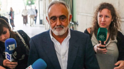 El juez abre juicio oral al exdirector de la Faffe por pagos en clubs de alterne con dinero público