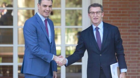 España, un sistema político de bipartidismo de bloques ideológicos, disfrazado