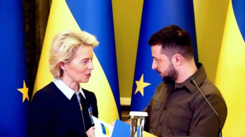 La presidenta de la Comisión Europea promete acelerar la adhesión de Ucrania tras la reunión con Zelenski en Kiev