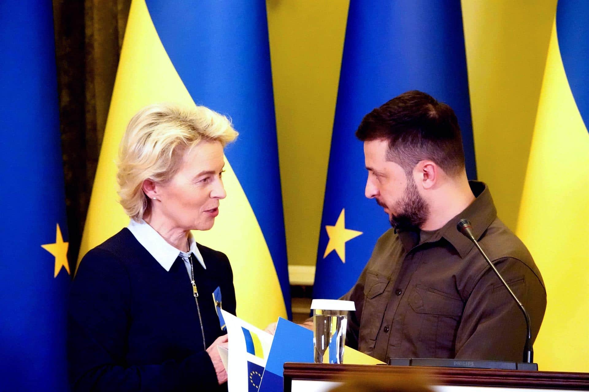 La presidenta de la Comisión Europea promete acelerar la adhesión de Ucrania tras la reunión con Zelenski en Kiev