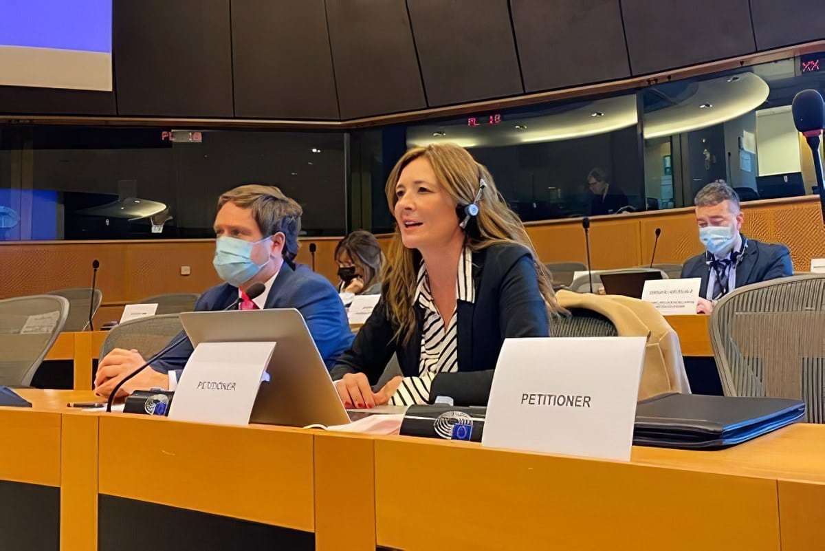 La decana de los abogados de Mataró denuncia en Bruselas que «la ocupación ilegal de viviendas se ha ido de las manos»