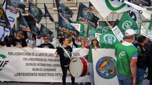 Decenas de miles de empleados públicos y funcionarios policiales se concentran en toda España para exigir la negociación